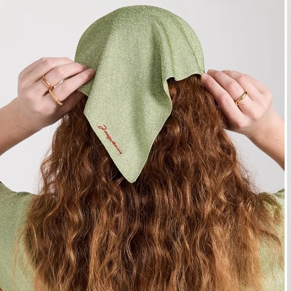 JACQUEMUS LE FOULARD BRILHO - Picture 2 of 6